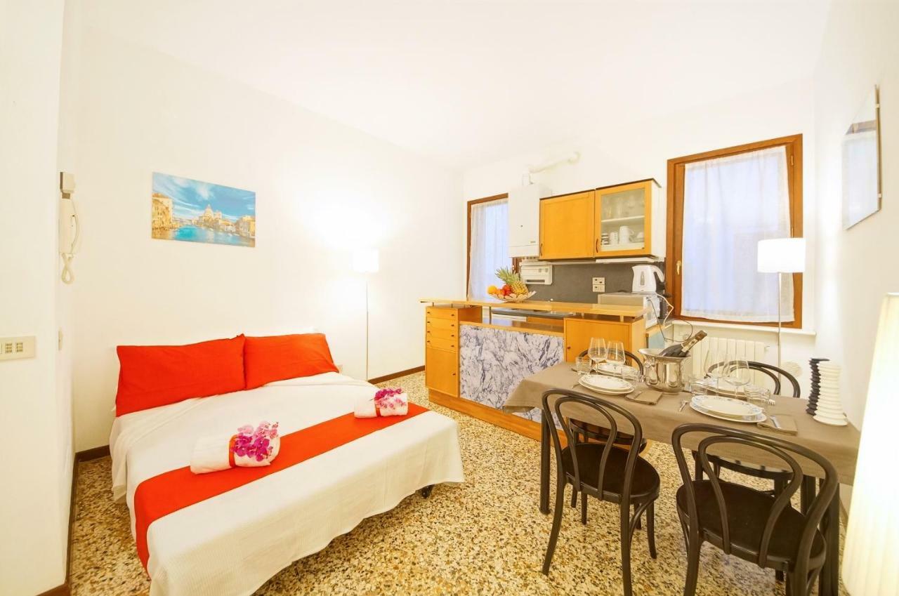 Santa Marina Apartment Rialto Венеція Екстер'єр фото