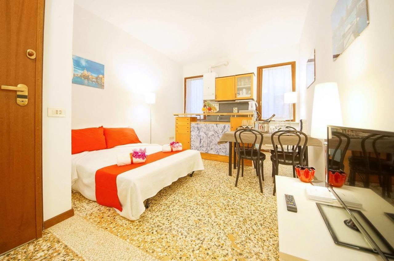 Santa Marina Apartment Rialto Венеція Екстер'єр фото